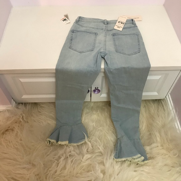 VINCE CAMUTO WOMENS FLOUCE-HEM FLARED JEANS - Picture 7 of 8